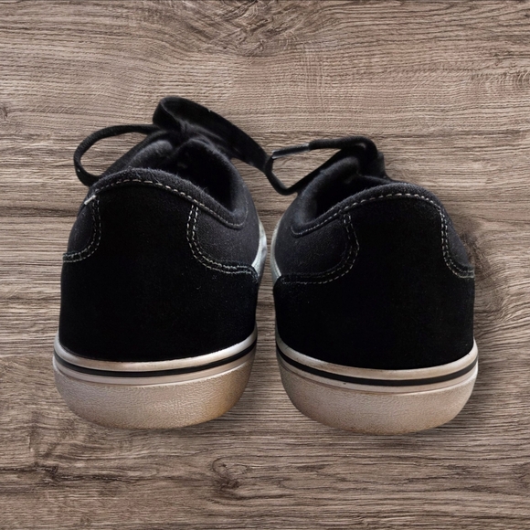 Athletic Works Black and White Men's Sneakers Size 9 - Picture 4 of 7